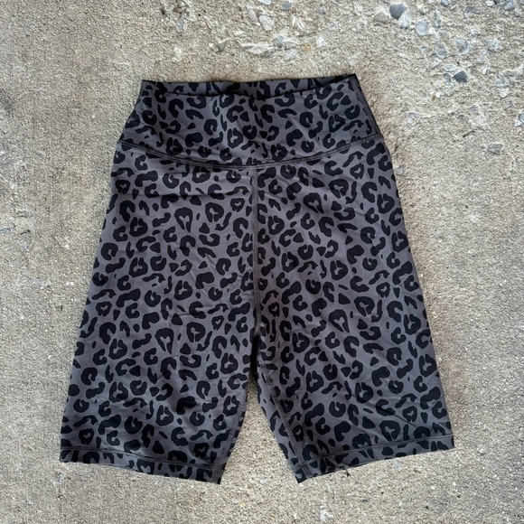 Leopard Print White Fox Active Biker Shorts Size XS - Picture 2 of 4